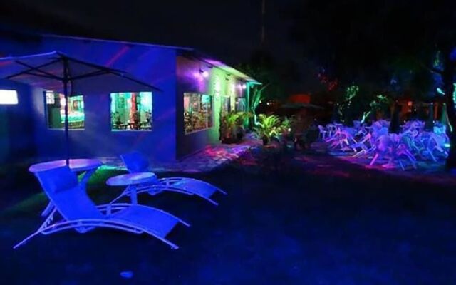 Road House GO 118 Motorcycle Hotel