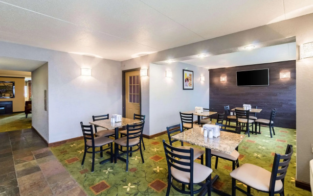 Quality Inn & Suites Mayo Clinic Area