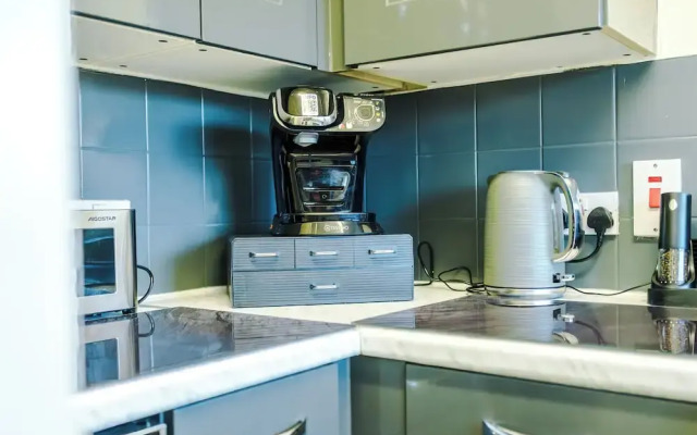 Modern 1 Bed - Close to City Centre