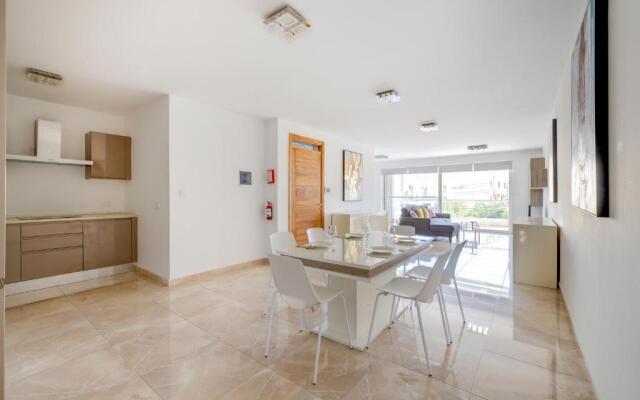 Marvellous 3BR Apartment in Central St Julians