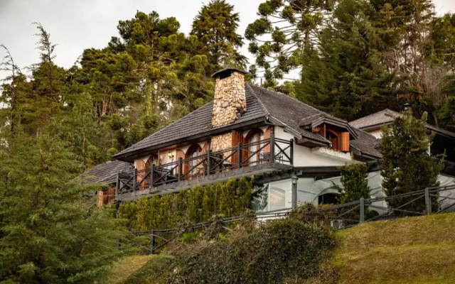 Alma Hotel