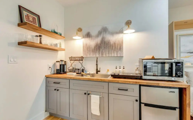 Couples Getaway Near Dtwn ATL & Mercedes-benz!