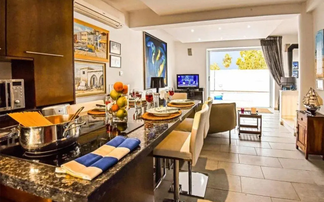 2 Br Villa Blue Phoenix - Chg 8911