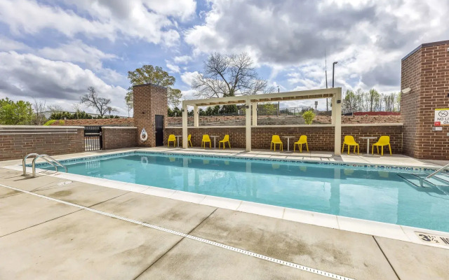 Home2 Suites by Hilton Raleigh West Lenovo Center
