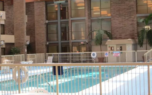 Clarion Hotel & Conference Center Lansing West