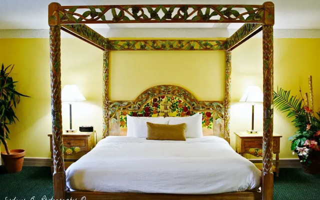 Pacific Inn Resort & Conference Centre