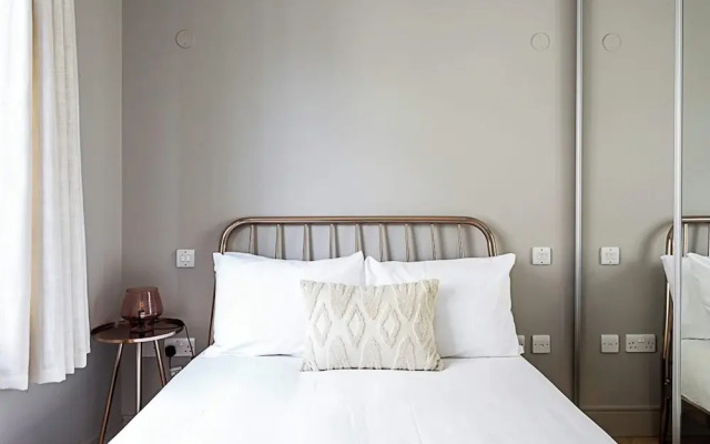 Modern Brentford Flat