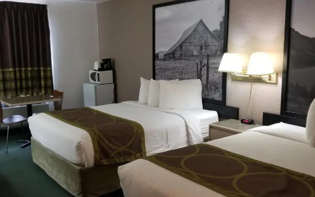 Super 8 Pincher Creek AB