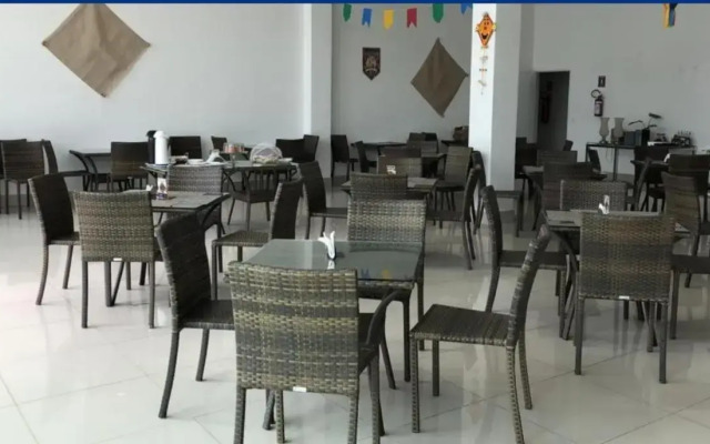Muro Alto Condominio Club - By AF