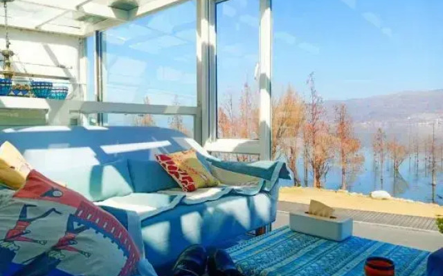 Luoluo Wuchen Lake View Inn