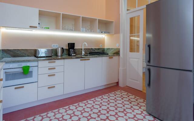 Pombaline Building V. Real Santo António