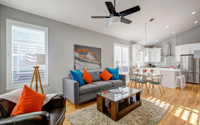 Beautiful New Denver Home! Sleeps 12!