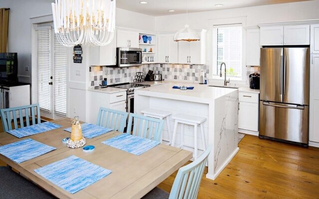 1309 Laurel Grove 3 Bedroom Home by RedAwning