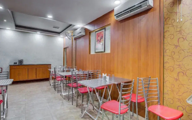 OYO Flagship 7852 Hotel Embassy