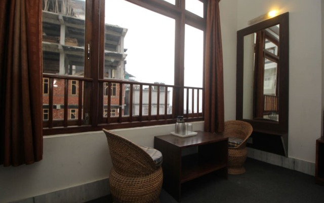 OYO 7620 Hotel Yukim Residency