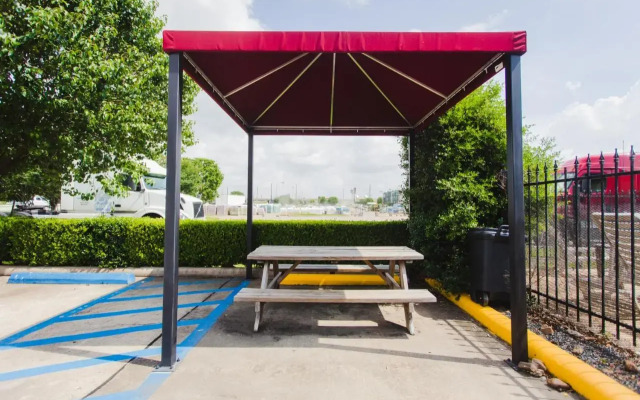 Days Inn by Wyndham Rosenberg