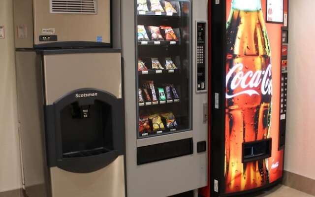 Prairie Moon Inn & Suites Macklin