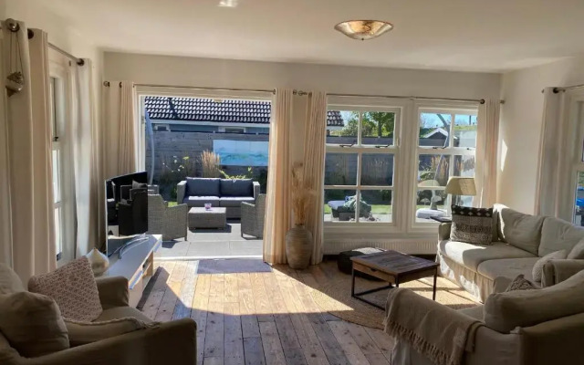 Heerlijke bungalow op 350 meter vanaf het strand!