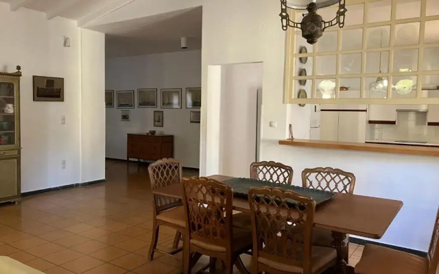 Mediterenian house with beautiful garden