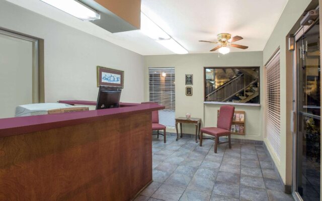 Travelodge Lafayette