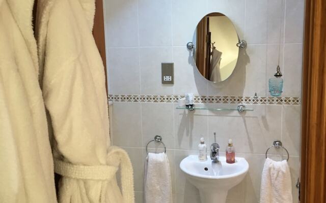 Otley Chevin B&B With Dining