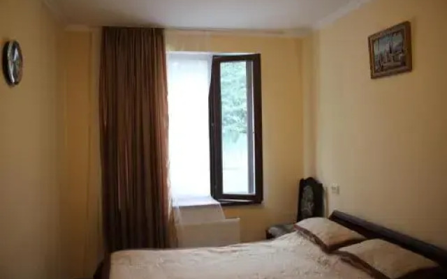 Guja's Guest House