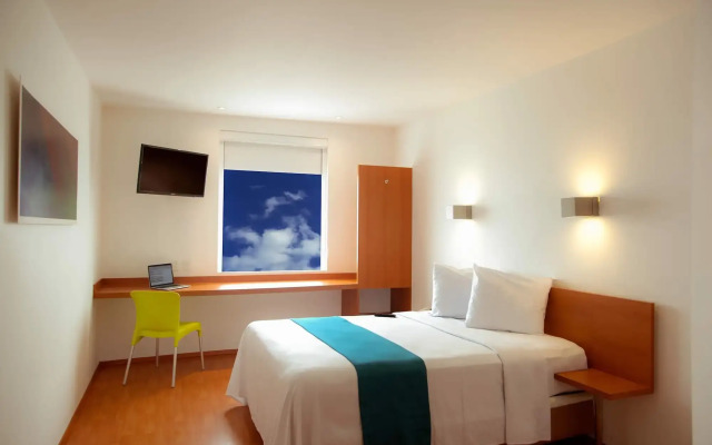 One Monclova Hotel