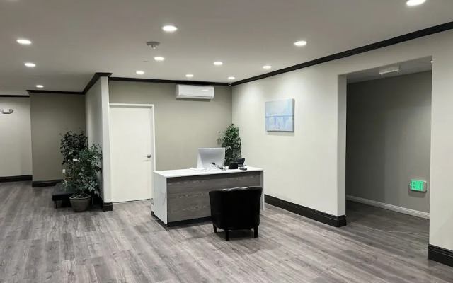 Aspire Inn & Suites Orange
