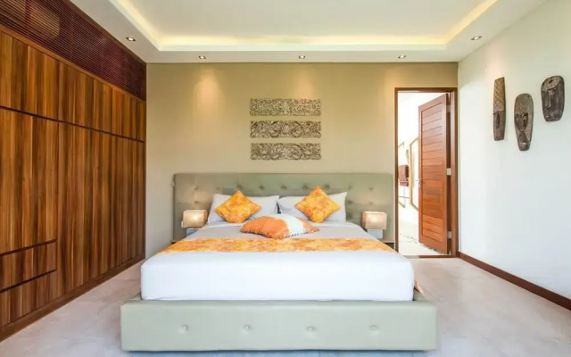 Villa 15 Stunning 6 BR Villa 400m to Beach