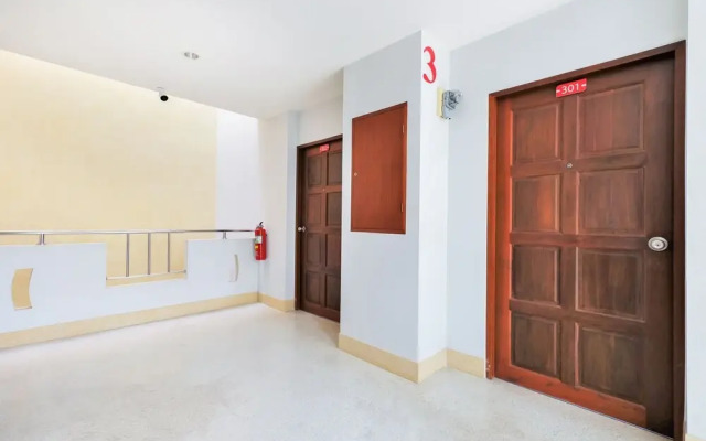 Lake View Phuket Place by OYO Rooms