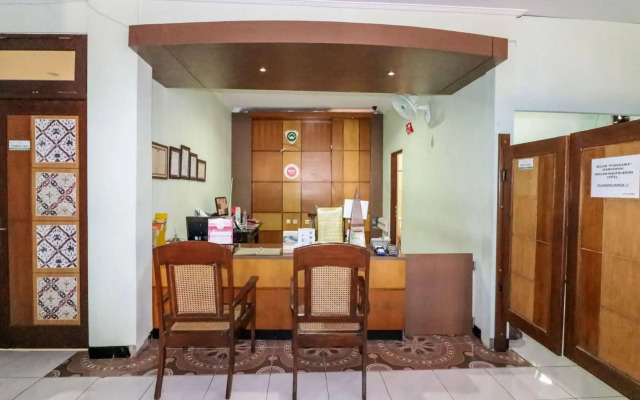 OYO 512 Ndalem Mantrijeron Hotel
