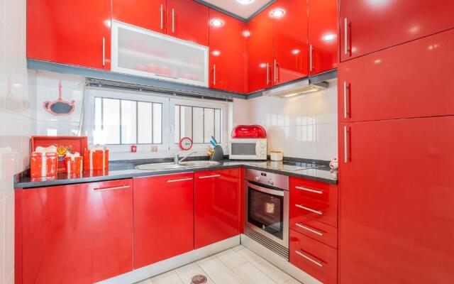 Luxurious Seaview Apartment with pool 5min Beach