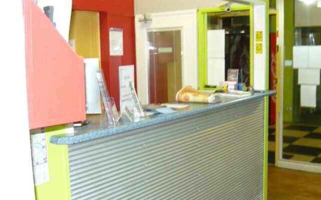 Adelaide Motel & Backpackers