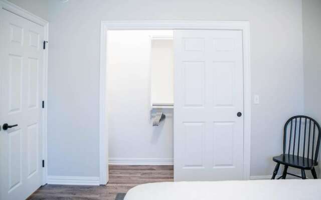 Modern Farmhouse - 2 Blocks to Downtown Square!