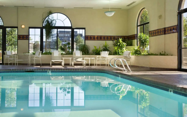 Embassy Suites by Hilton Kansas City International Airport