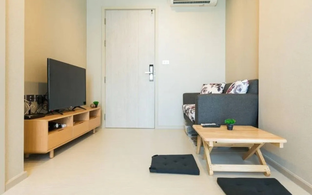 Rhythm Sukhumvit 36-38 by Jummie