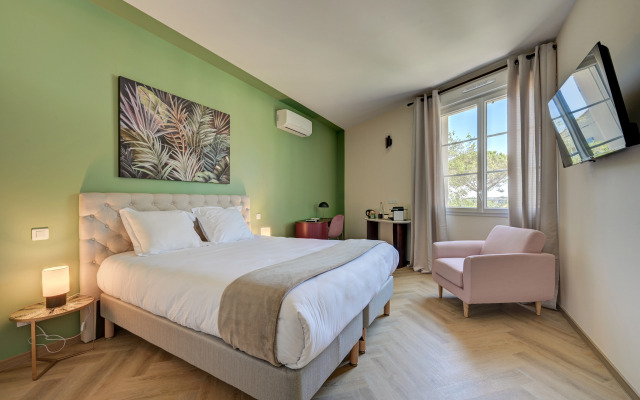 Logis Hotel Le Blason de Provence