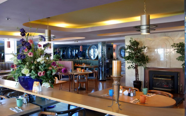 James Bay Inn Hotel & Suites