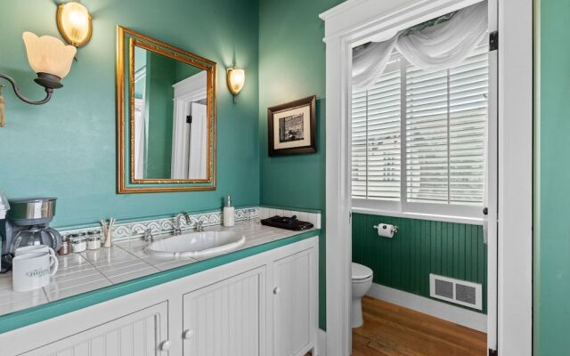 The Peerless Hotel by WanderLodges