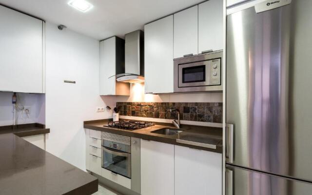 LR2 Private Terrace & Parking Right in the city Center