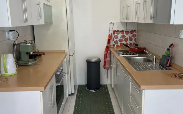 Large Modern 75m2 Flat and Free Parking