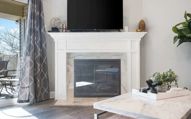 Great Escape II - Resort Style 2 BDR Condo on Golf Course w/ Pool!