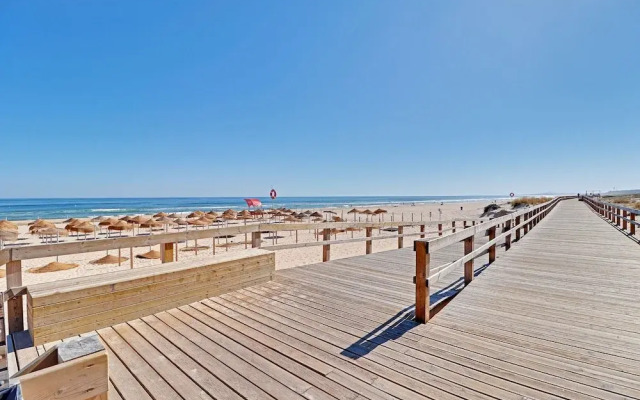 Monte Gordo Downtown by Homing