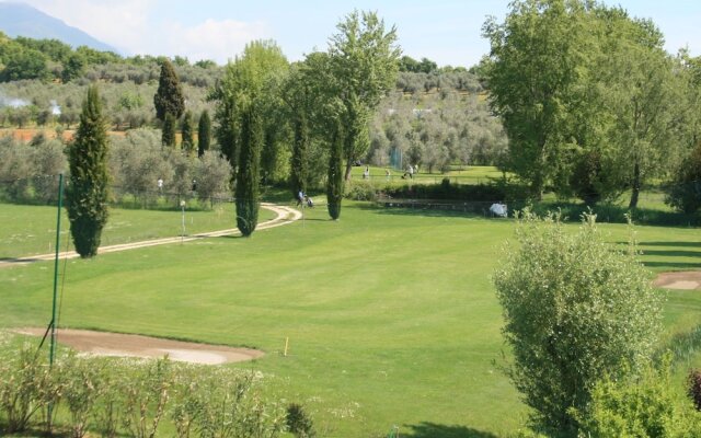 Agriturismo With Pool, Next 9 Hole Golf Course And Close To Salo And More