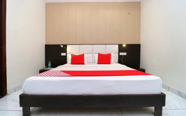 Hotel Gold By OYO Rooms
