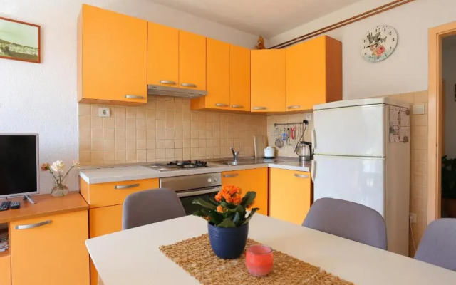 Apartments by the sea Makarska - 13222