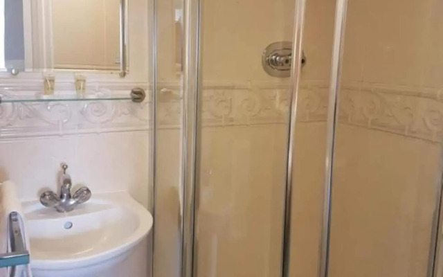 Gwesty'r Marine Hotel & Spa