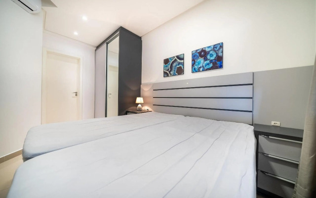 156 - Lindo apartamento a 50mts do mar em Canto Grande