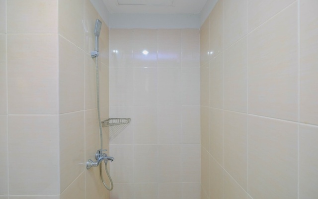 Minimalist Studio at the Oasis Apartment Near Waterboom Cikarang – Bathroom – Cikarang