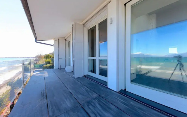 Amazing Villa Sound of the Lake